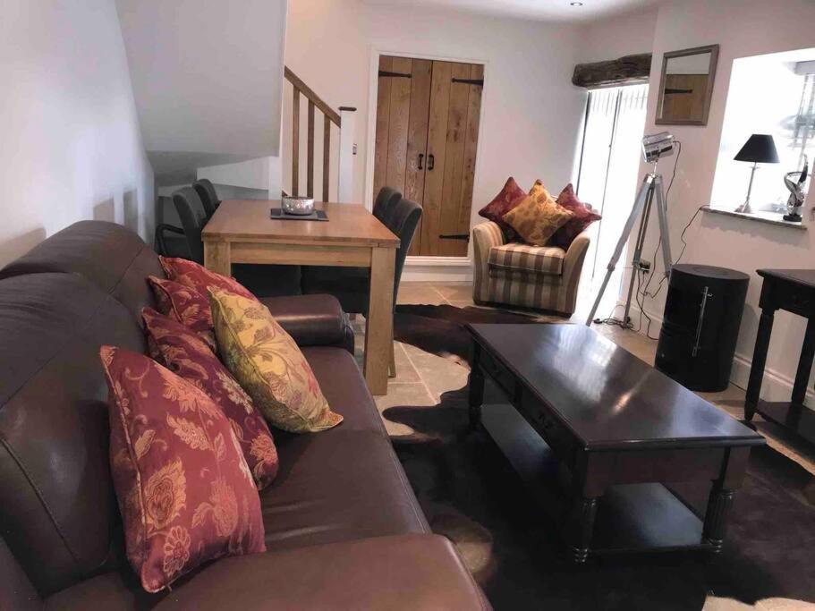 Chic 2 Bed Peak District Cottage Barn Near Alton Towers, Polar Bears, Chatsworth House Leek Exteriér fotografie